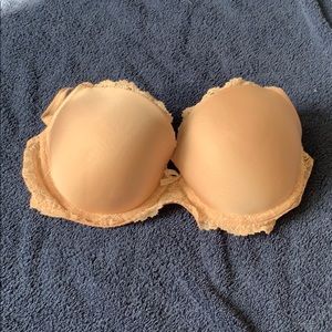 Victoria’s Secret lightly padded bra with lace